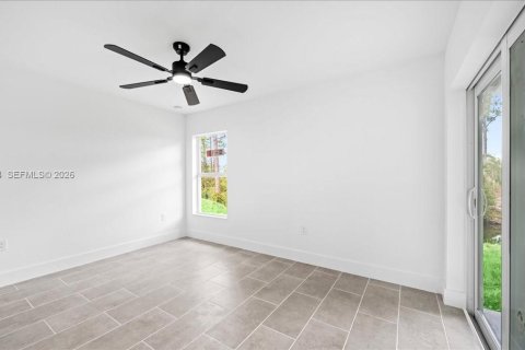 Casa en venta en Cape Coral, Florida, 4 dormitorios № 2003728 - foto 19