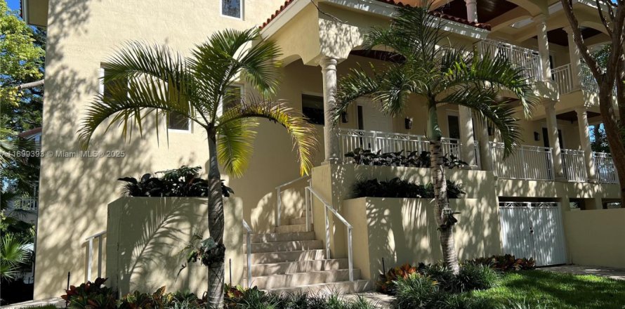 Villa ou maison à Key Biscayne, Floride 6 chambres, 668.71 m2 № 1952346