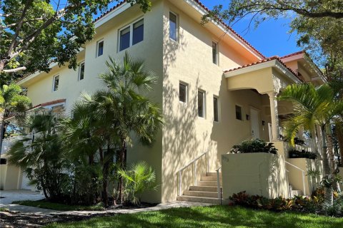 Villa ou maison à louer à Key Biscayne, Floride: 6 chambres, 668.71 m2 № 1952346 - photo 2