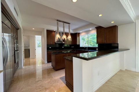 Villa ou maison à louer à Key Biscayne, Floride: 6 chambres, 668.71 m2 № 1952346 - photo 13