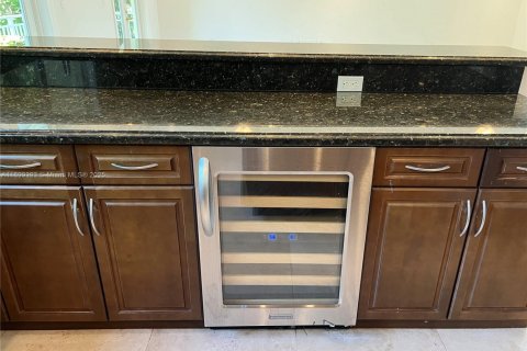 Villa ou maison à louer à Key Biscayne, Floride: 6 chambres, 668.71 m2 № 1952346 - photo 12