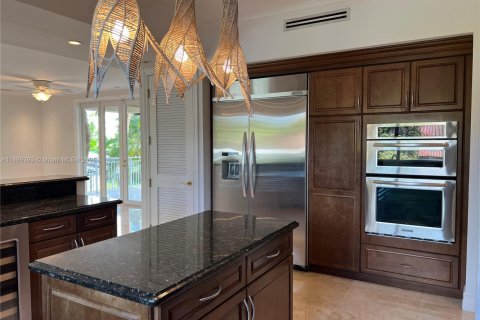 Villa ou maison à louer à Key Biscayne, Floride: 6 chambres, 668.71 m2 № 1952346 - photo 10