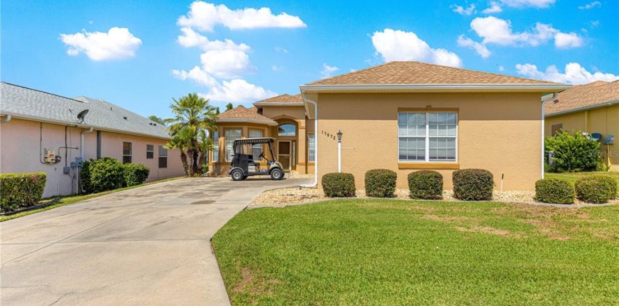 House in Summerfield, Florida 3 bedrooms, 177.54 sq.m. № 1880959