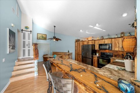 Condo in Crystal River, Florida, 2 bedrooms № 2395995 - photo 4