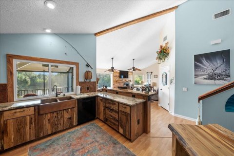 Condo in Crystal River, Florida, 2 bedrooms № 2395995 - photo 7