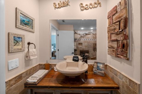 Condo in Crystal River, Florida, 2 bedrooms № 2395995 - photo 23