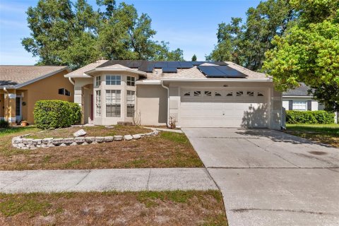 House in Valrico, Florida 3 bedrooms, 141.58 sq.m. № 2215836