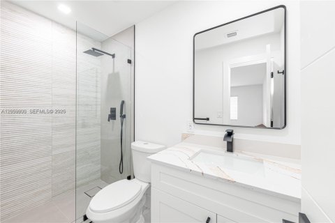 House in Miami, Florida 5 bedrooms, 260.31 sq.m. № 2073225 - photo 23