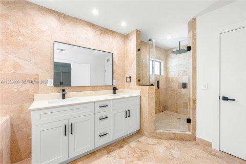 House in Miami, Florida 5 bedrooms, 260.31 sq.m. № 2073225 - photo 30