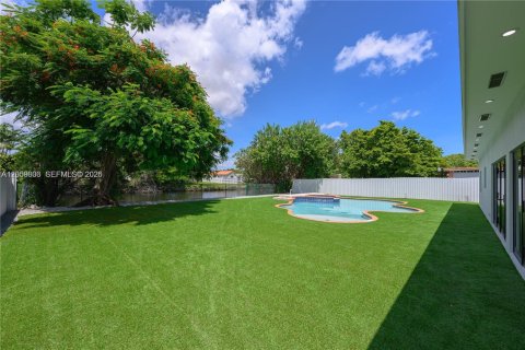 House in Miami, Florida 5 bedrooms, 260.31 sq.m. № 2073225 - photo 21