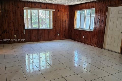 Купить виллу или дом в Майами-Гарденс, Флорида 3 спальни, 221.57м2, № 2246520 - фото 9
