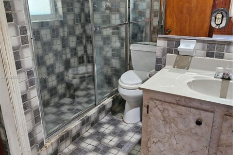 Купить виллу или дом в Майами-Гарденс, Флорида 3 спальни, 221.57м2, № 2246520 - фото 11