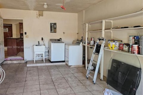 Купить виллу или дом в Майами-Гарденс, Флорида 3 спальни, 221.57м2, № 2246520 - фото 19