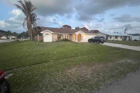 House in Port St. Lucie, Florida 4 bedrooms, 163.69 sq.m. № 2083254 - photo 5
