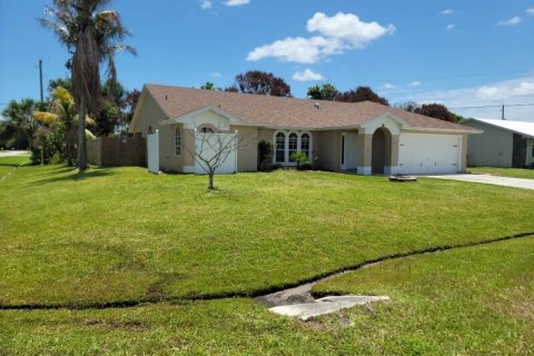 House in Port St. Lucie, Florida 4 bedrooms, 163.69 sq.m. № 2083254 - photo 3