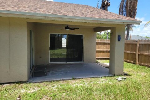 House in Port St. Lucie, Florida 4 bedrooms, 163.69 sq.m. № 2083254 - photo 15
