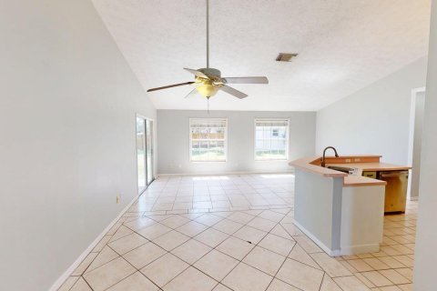 House in Port St. Lucie, Florida 4 bedrooms, 163.69 sq.m. № 2083254 - photo 28
