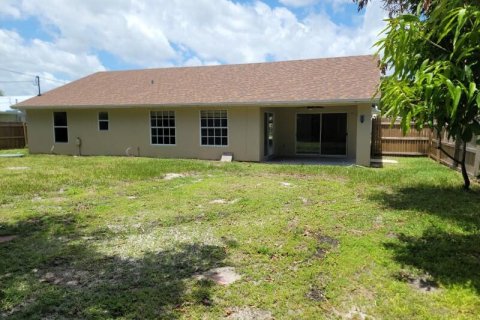 House in Port St. Lucie, Florida 4 bedrooms, 163.69 sq.m. № 2083254 - photo 14