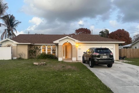 House in Port St. Lucie, Florida 4 bedrooms, 163.69 sq.m. № 2083254 - photo 4