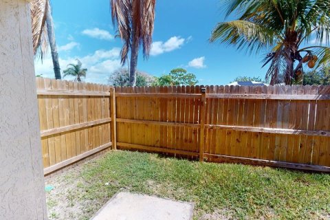House in Port St. Lucie, Florida 4 bedrooms, 163.69 sq.m. № 2083254 - photo 16