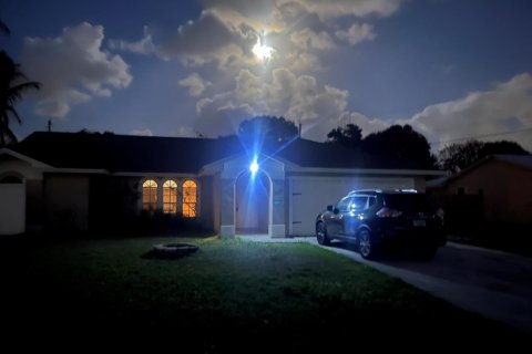 House in Port St. Lucie, Florida 4 bedrooms, 163.69 sq.m. № 2083254 - photo 7
