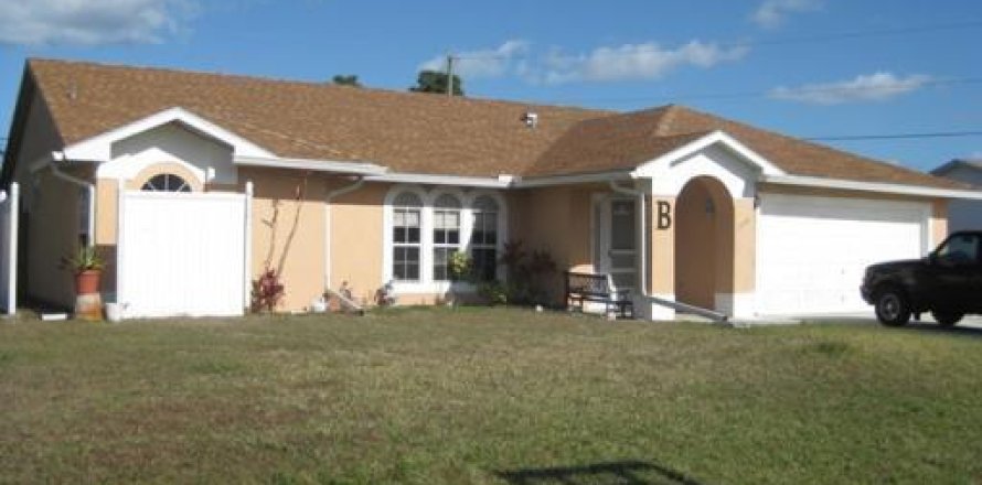 House in Port St. Lucie, Florida 4 bedrooms, 163.69 sq.m. № 2083254