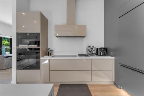 Купить виллу или дом в Майами, Флорида 4 спальни, 223.8м2, № 1999212 - фото 16