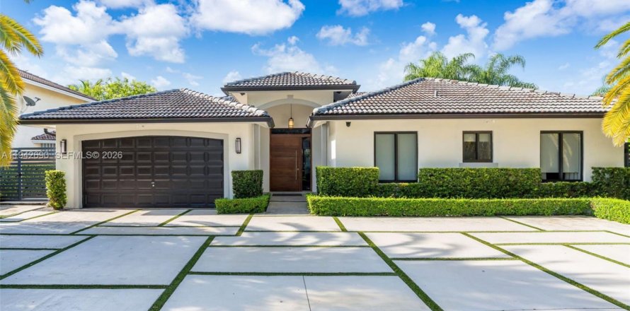 Дом в Майами, Флорида 4 спальни, 223.8м2 № 1999212