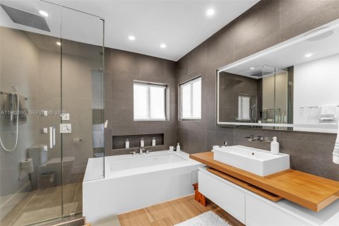 Купить виллу или дом в Майами, Флорида 4 спальни, 223.8м2, № 1999212 - фото 25