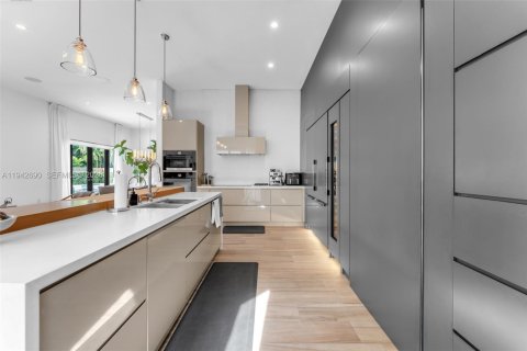 Купить виллу или дом в Майами, Флорида 4 спальни, 223.8м2, № 1999212 - фото 15