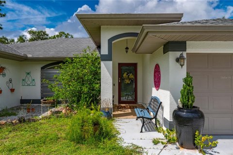 House in Port Charlotte, Florida 3 bedrooms, 162.86 sq.m. № 1833279 - photo 6
