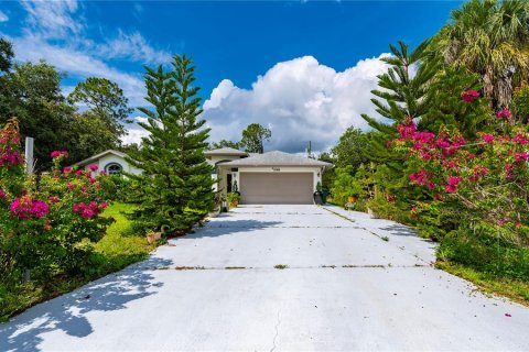 House in Port Charlotte, Florida 3 bedrooms, 162.86 sq.m. № 1833279 - photo 2