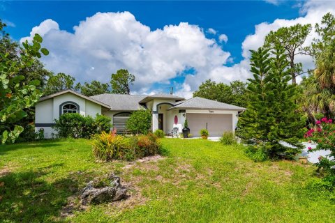House in Port Charlotte, Florida 3 bedrooms, 162.86 sq.m. № 1833279 - photo 1
