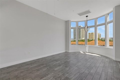 Townhouse in Sarasota, Florida 2 bedrooms, 212.75 sq.m. № 2220544 - photo 28