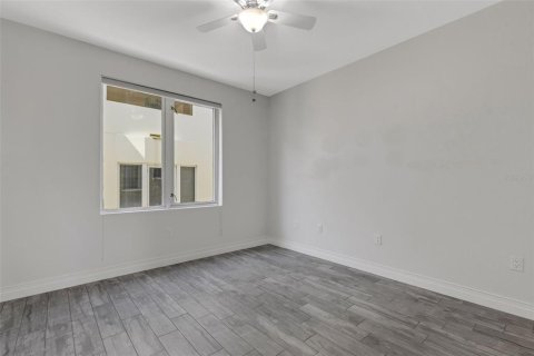 Townhouse in Sarasota, Florida 2 bedrooms, 212.75 sq.m. № 2220544 - photo 23