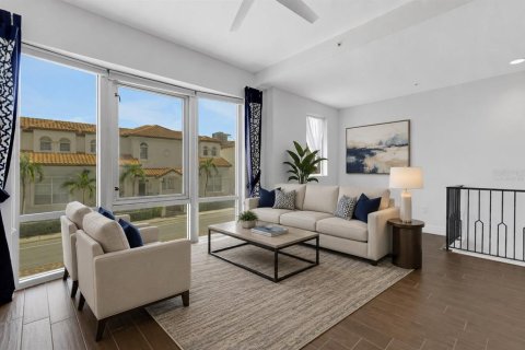 Townhouse in Sarasota, Florida 2 bedrooms, 212.75 sq.m. № 2220544 - photo 10