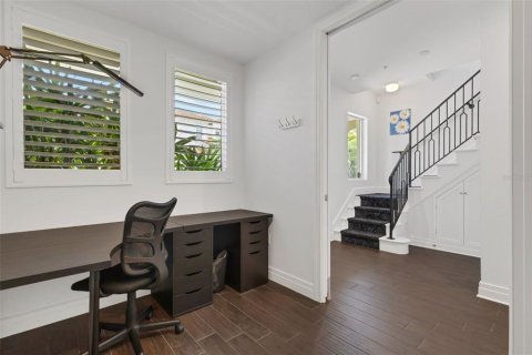 Townhouse in Sarasota, Florida 2 bedrooms, 212.75 sq.m. № 2220544 - photo 7