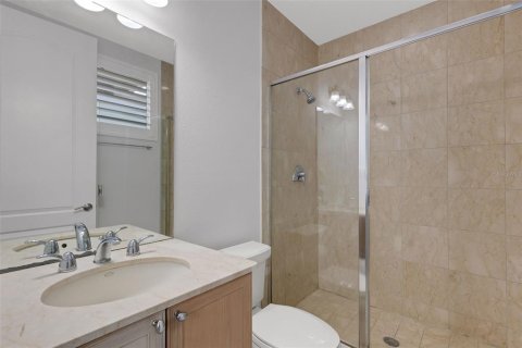 Townhouse in Sarasota, Florida 2 bedrooms, 212.75 sq.m. № 2220544 - photo 25