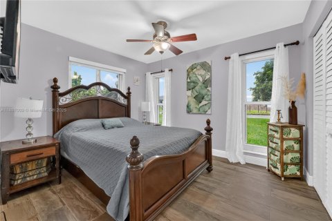 House in Homestead, Florida 4 bedrooms, 151.24 sq.m. № 1948447 - photo 20