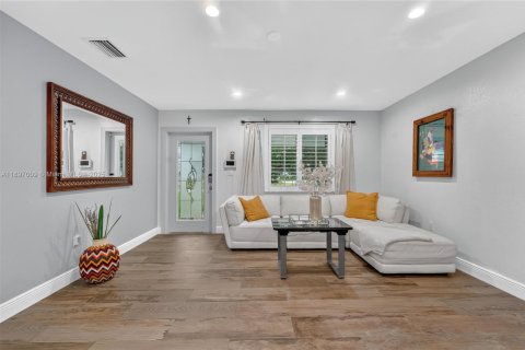 House in Homestead, Florida 4 bedrooms, 151.24 sq.m. № 1948447 - photo 3