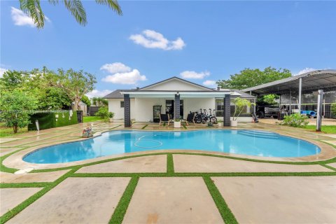 House in Homestead, Florida 4 bedrooms, 151.24 sq.m. № 1948447 - photo 29