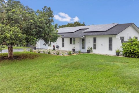 House in Homestead, Florida 4 bedrooms, 151.24 sq.m. № 1948447 - photo 1