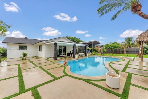 House in Homestead, Florida 4 bedrooms, 151.24 sq.m. № 1948447 - photo 30