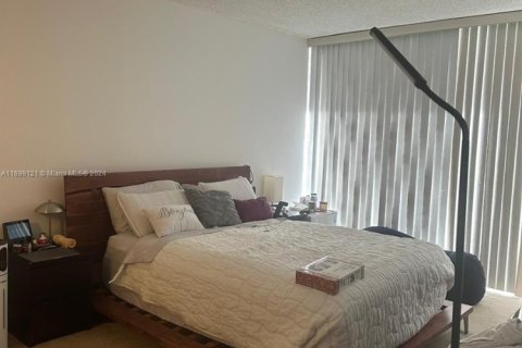 Condo in North Bay Village, Florida, 2 bedrooms  № 1708772 - photo 4