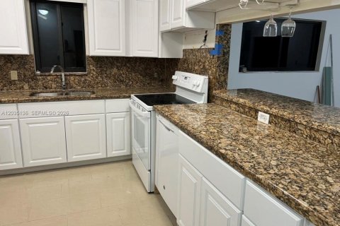 Townhouse in Coral Gables, Florida 3 bedrooms № 2153689 - photo 14