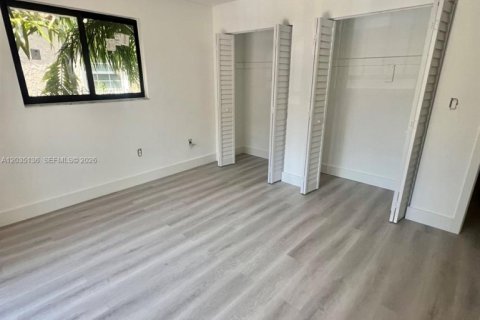 Townhouse in Coral Gables, Florida 3 bedrooms № 2153689 - photo 13