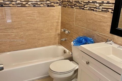 Townhouse in Coral Gables, Florida 3 bedrooms № 2153689 - photo 7
