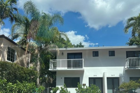 Townhouse in Coral Gables, Florida 3 bedrooms № 2153689 - photo 2