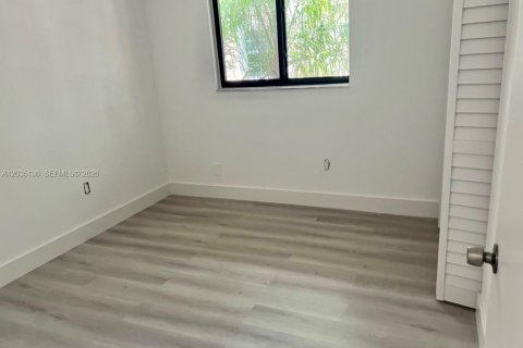 Townhouse in Coral Gables, Florida 3 bedrooms № 2153689 - photo 9