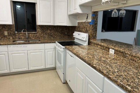 Townhouse in Coral Gables, Florida 3 bedrooms № 2153689 - photo 15